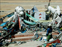 2001年8月1日昆仑大地震将昆仑山纪念碑拦腰截断